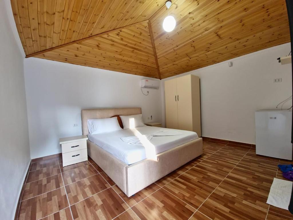 Dhoma Plazhi Agimi Влёра